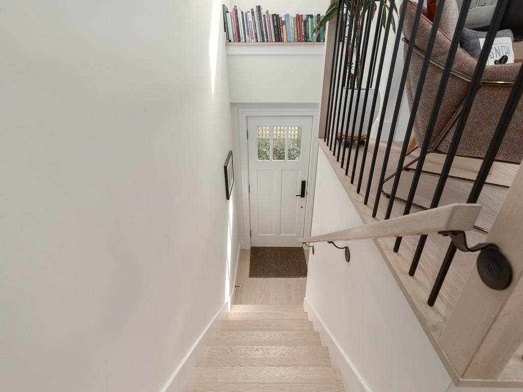 Listing Image for R3110856