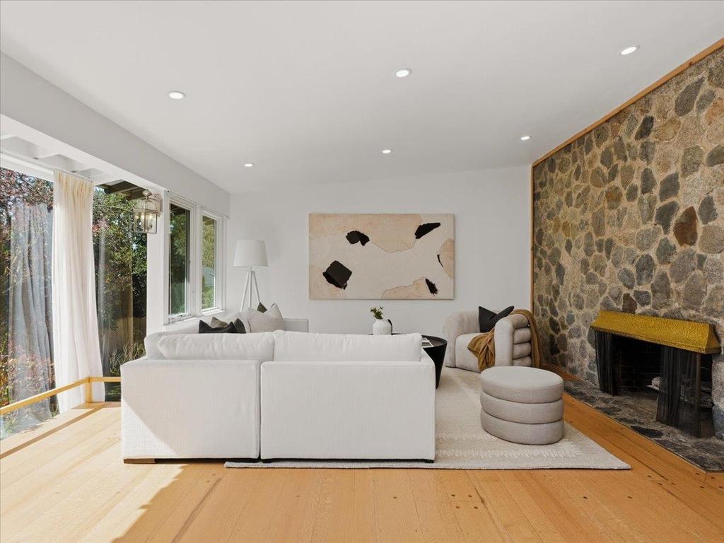 Listing Image for R3110915