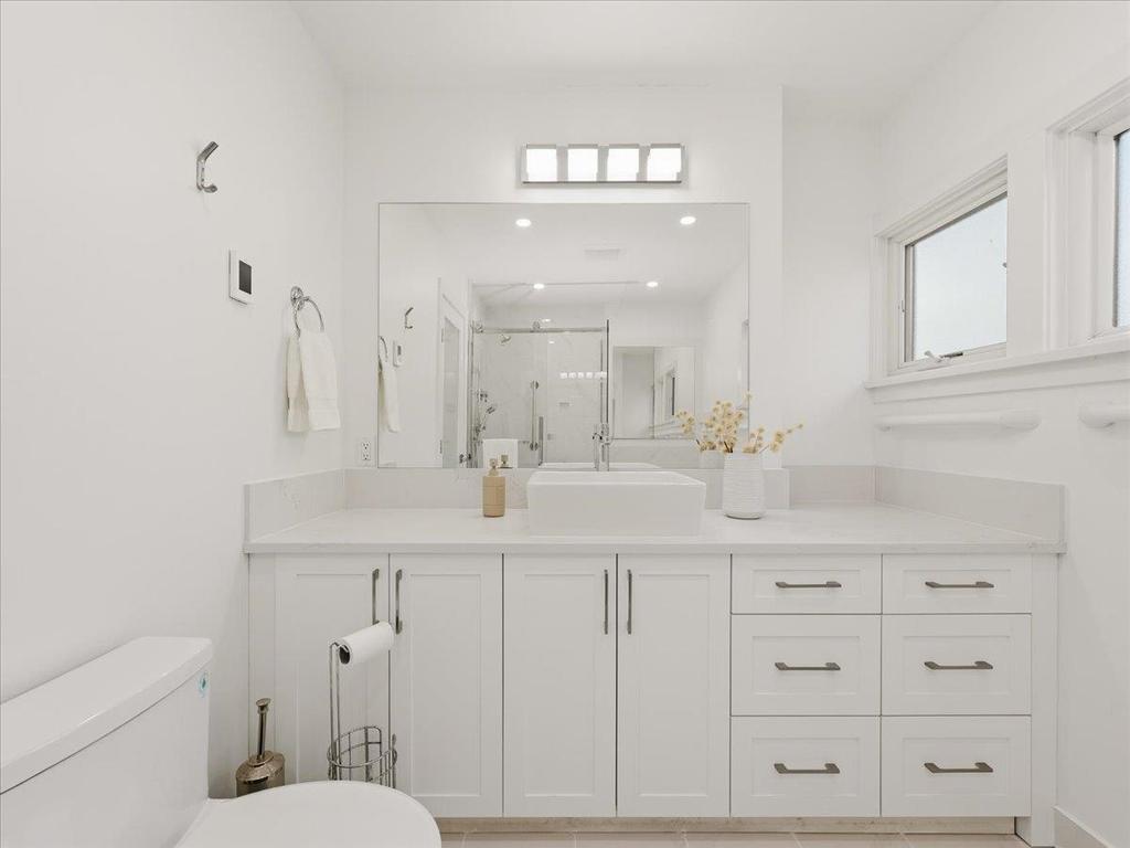 Listing Image for R3110915