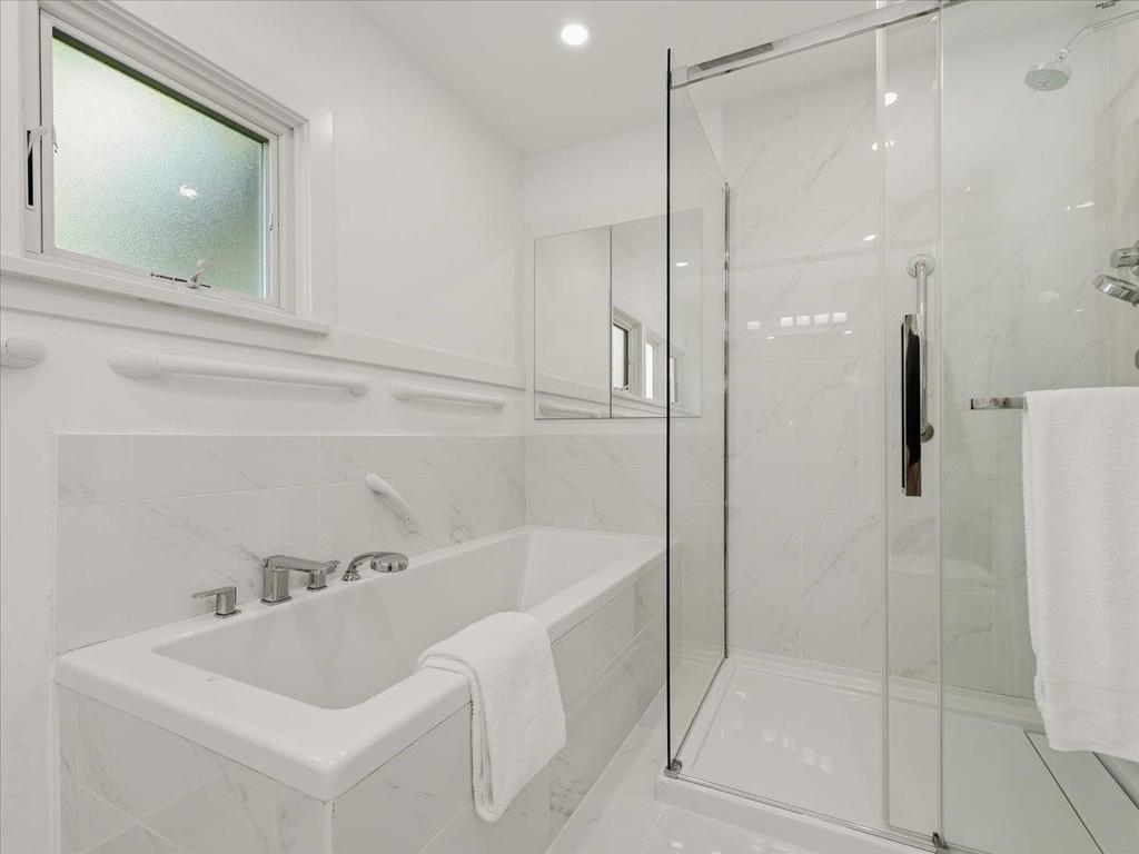 Listing Image for R3110915