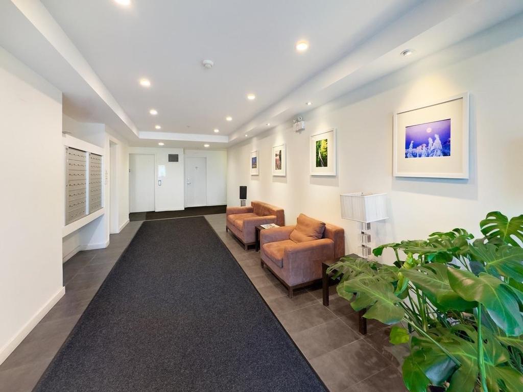 Listing Image for R3111003