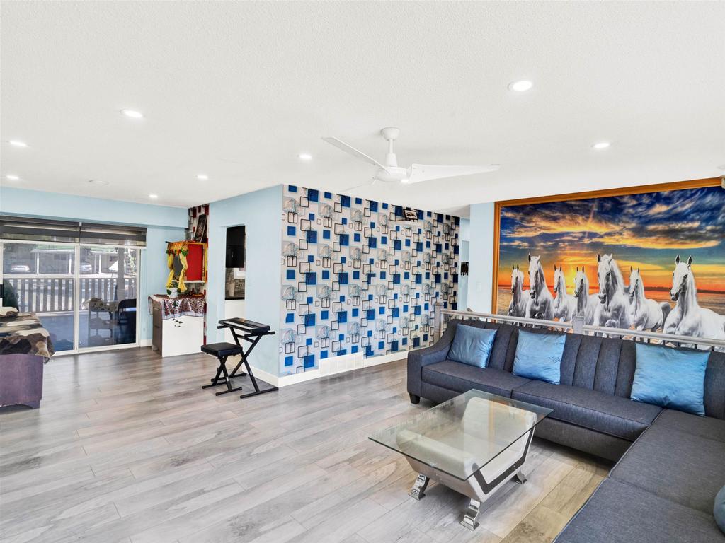 Listing Image for R3111022