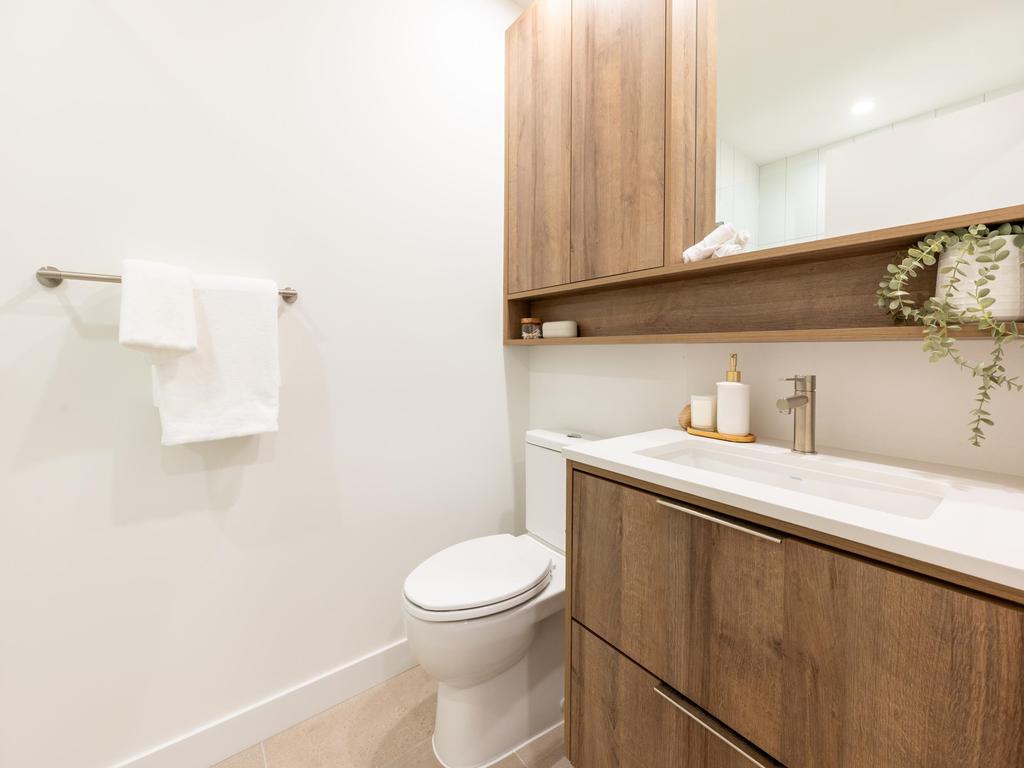 Listing Image for R3111023