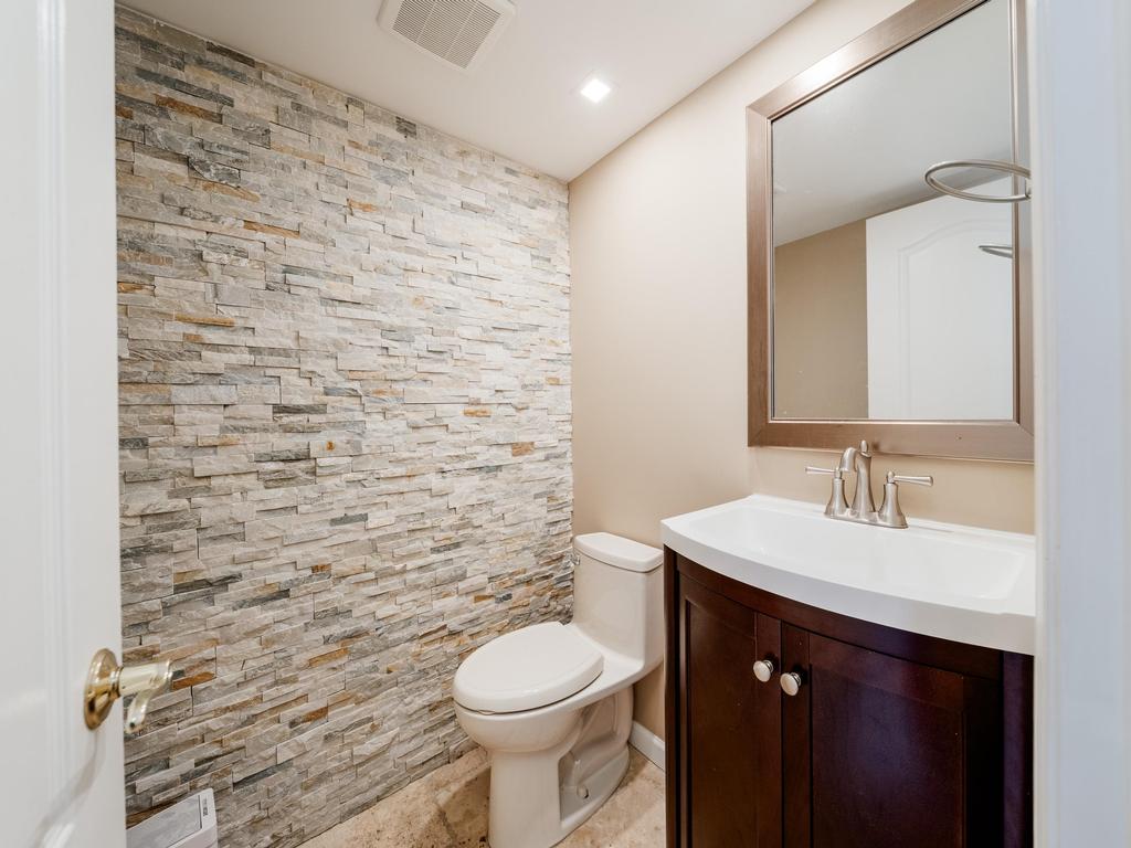 Listing Image for R3113815