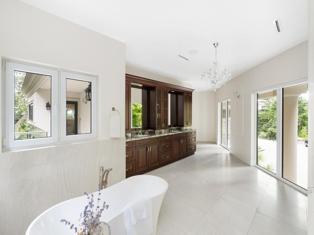 Listing Image for R3114096