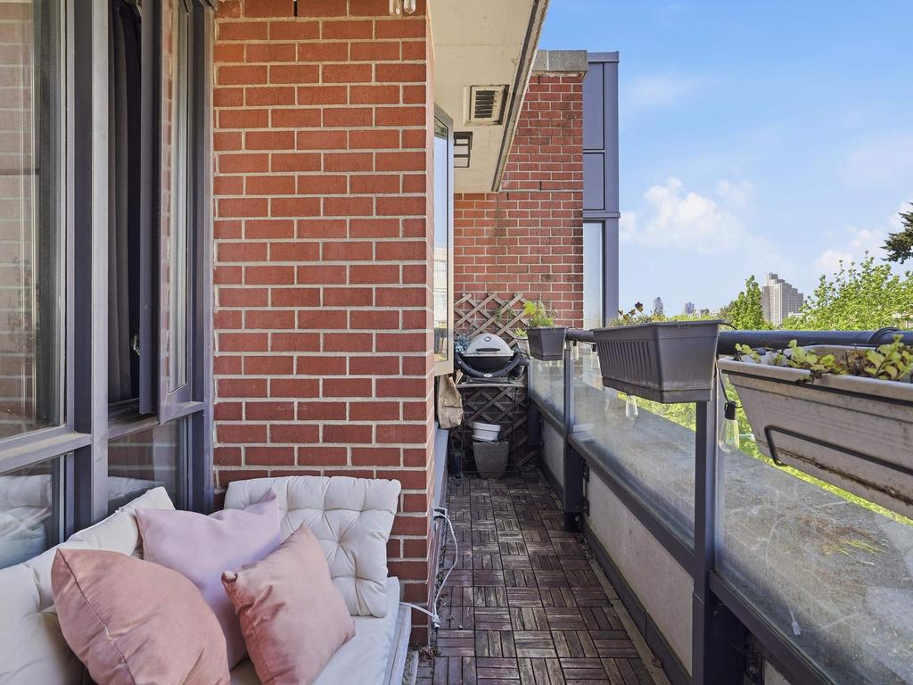 Listing Image for R3120088