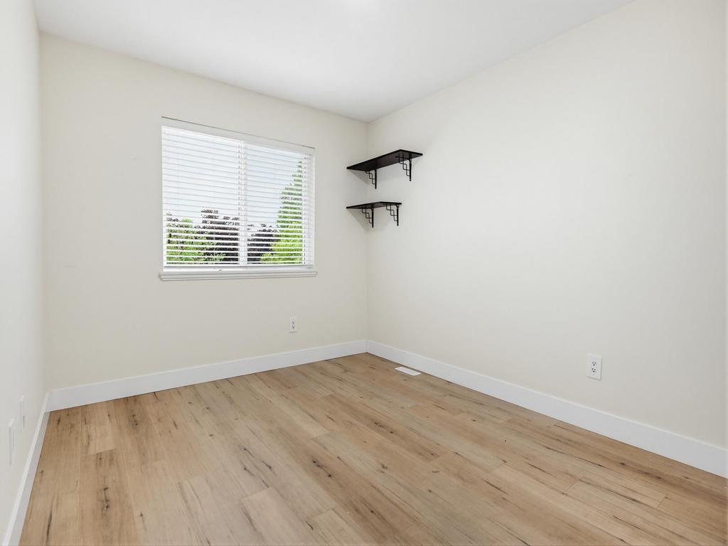 Listing Image for R3130090