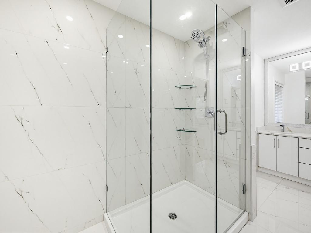 Listing Image for R3130090