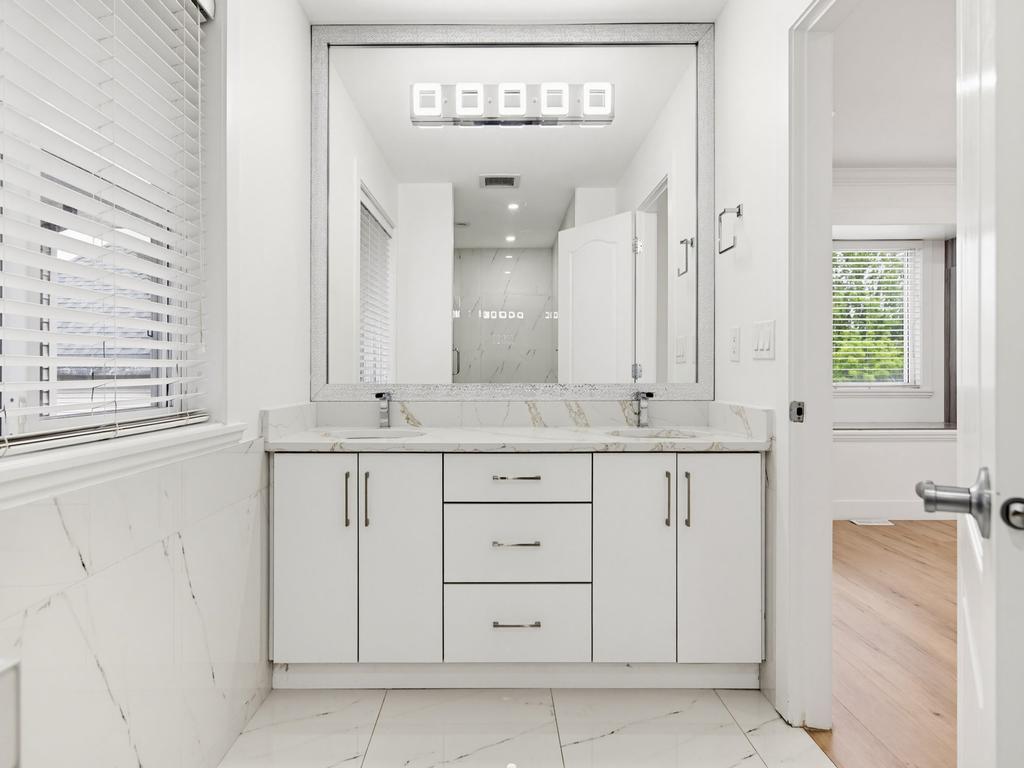 Listing Image for R3130090