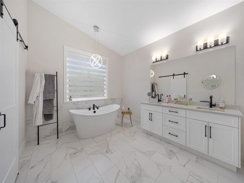 Listing Image for R3130301