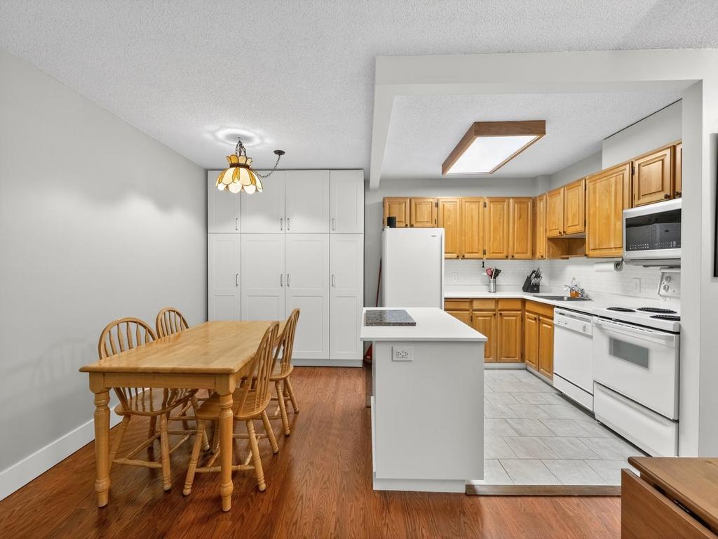 Listing Image for R3130533