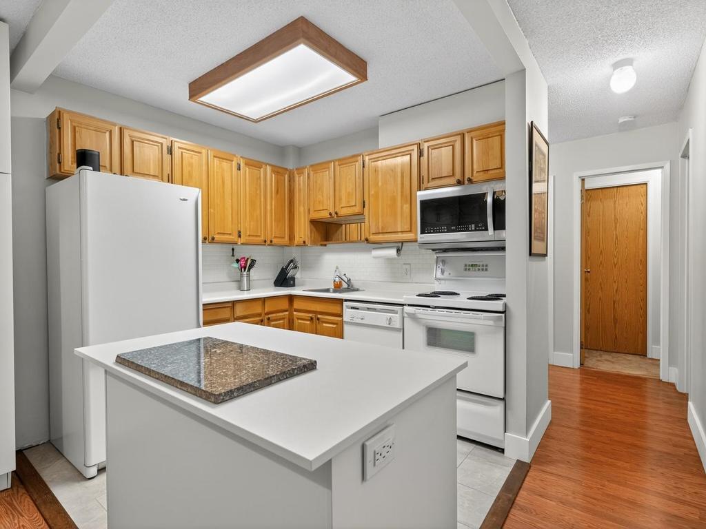 Listing Image for R3130533