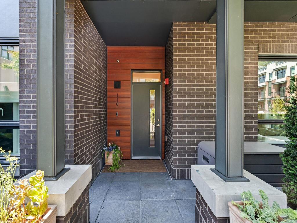 Listing Image for R3152056