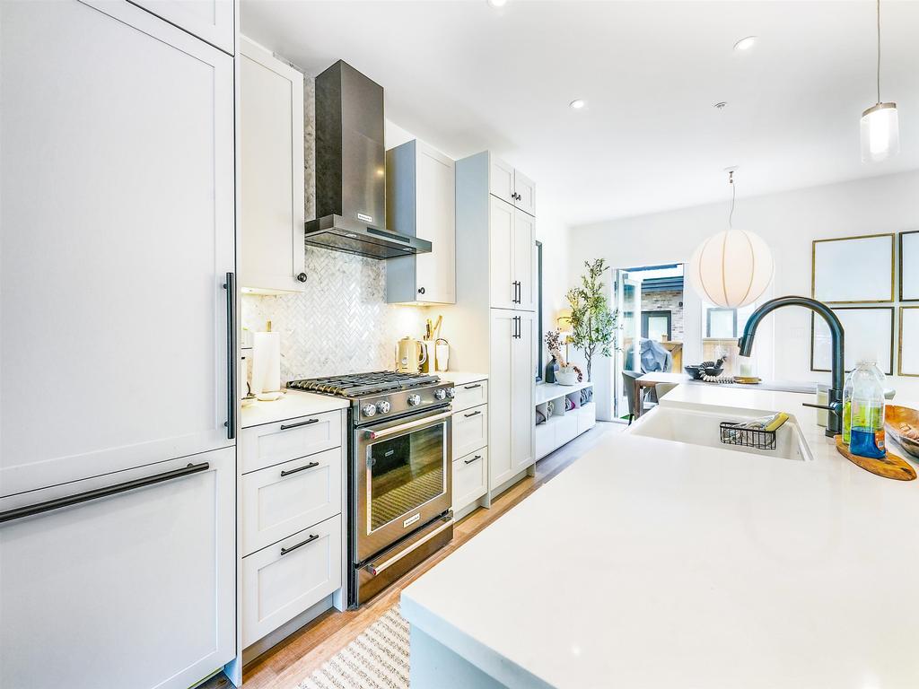 Listing Image for R3156600