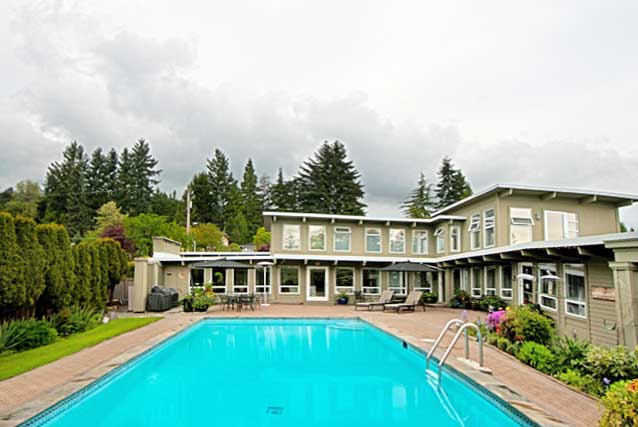 1530 Rena Crescent, Queens