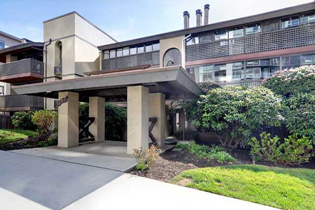 207 13th Street West, Central Lonsdale