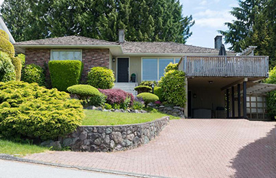 4422 Ranger Ave, Forest Hills