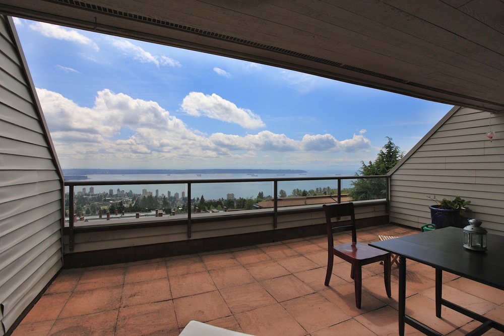 41-2250 Folkstone Way, Panorama