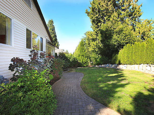 725 Blythwood Drive, Delbrook â€” photo 2