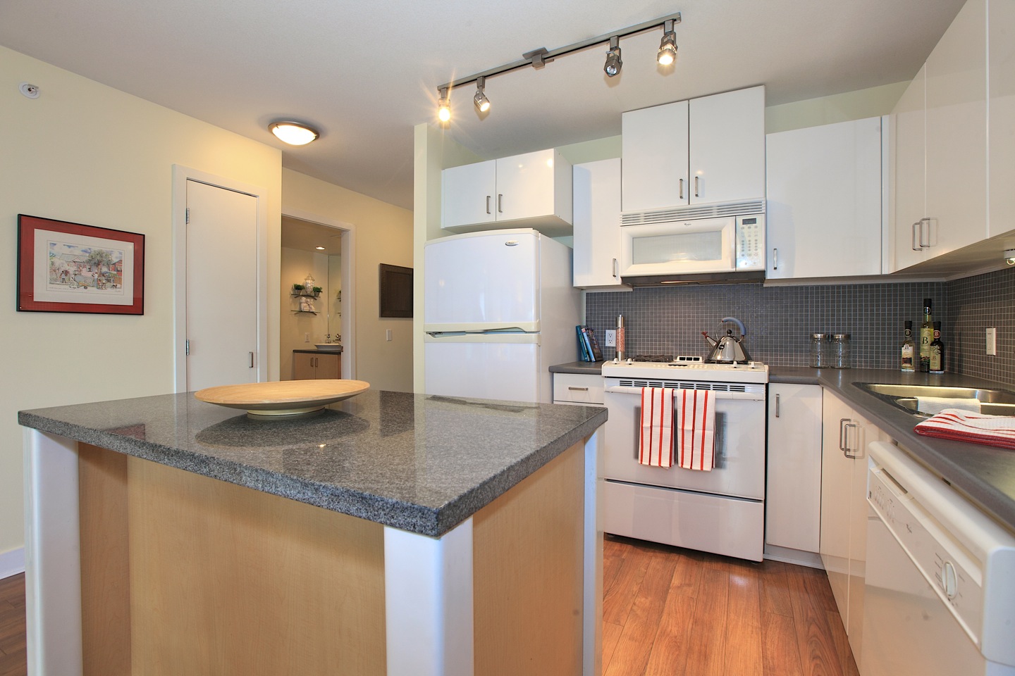 304 West 1st Street, Lower Lonsadale â€” photo 4