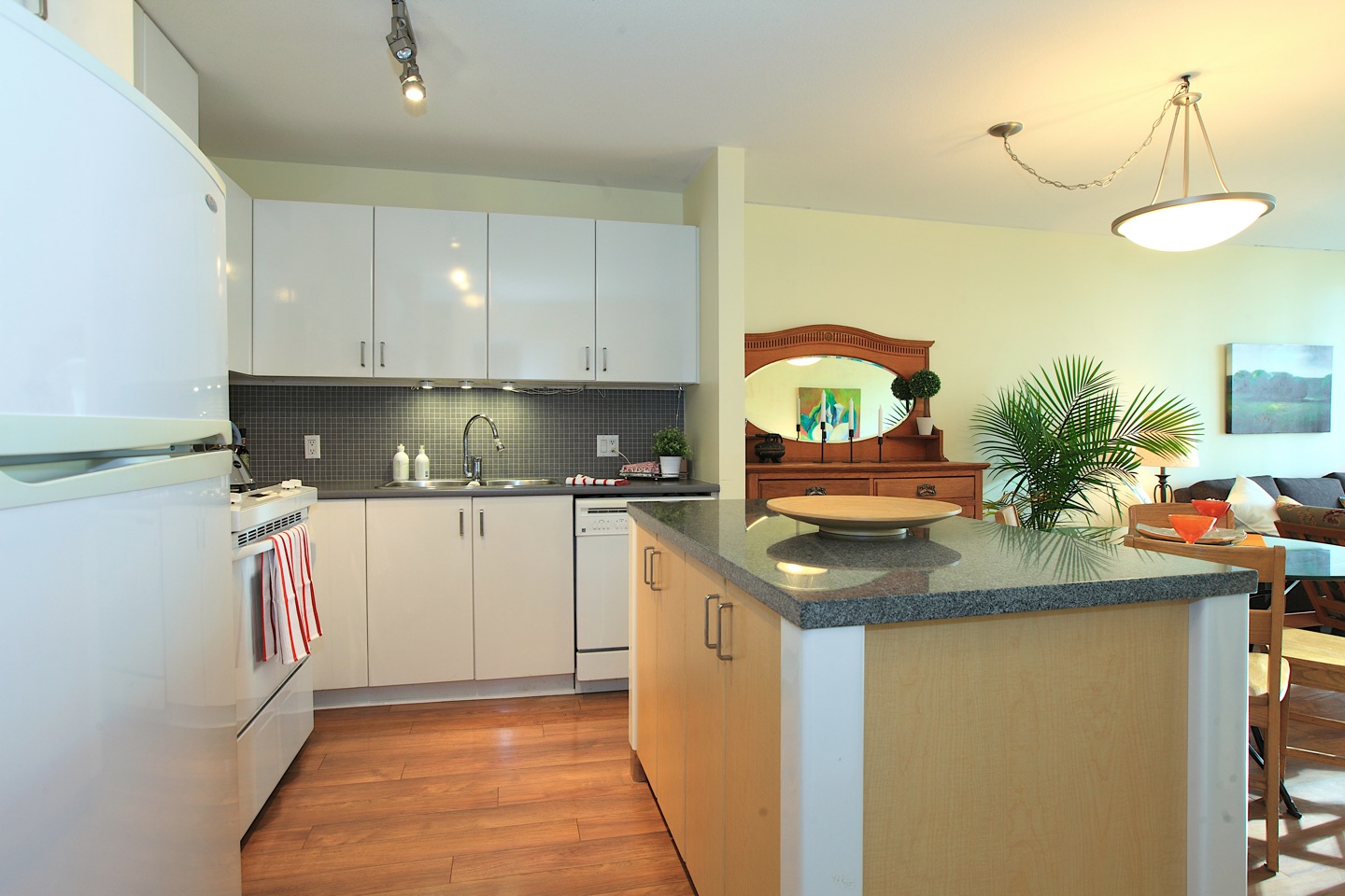 304 West 1st Street, Lower Lonsadale â€” photo 5