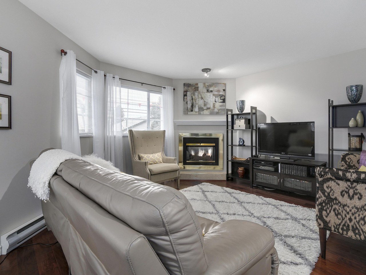 11 249 4th Street East, Lower Lonsdale â€” photo 2