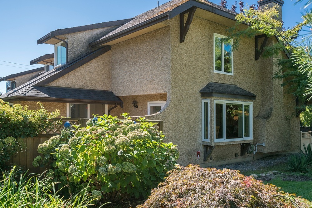 317 17th Street East, Central Lonsdale