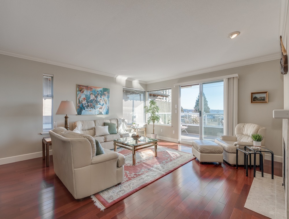 2330 Marine Dr, Dundarave â€” photo 2