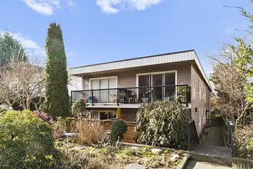2-137 5th St E, Lower Lonsdale