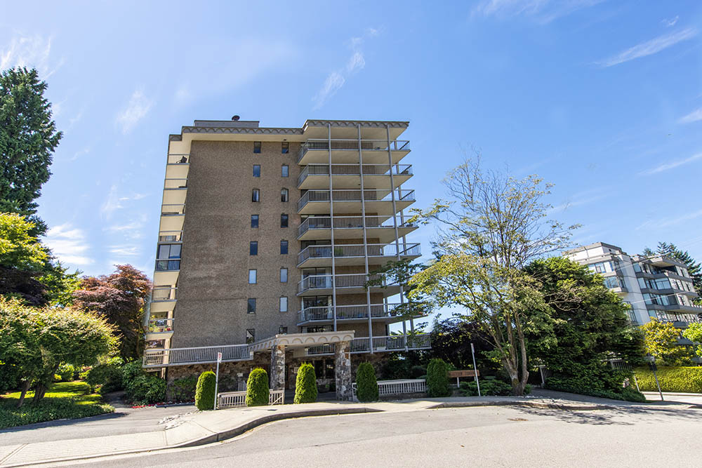 502 1390 Duchess Ave, Ambleside