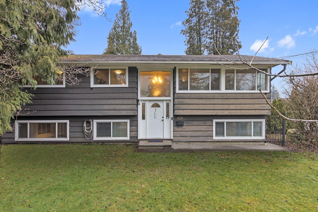 959 Foster Avenue, Central Coquitlam