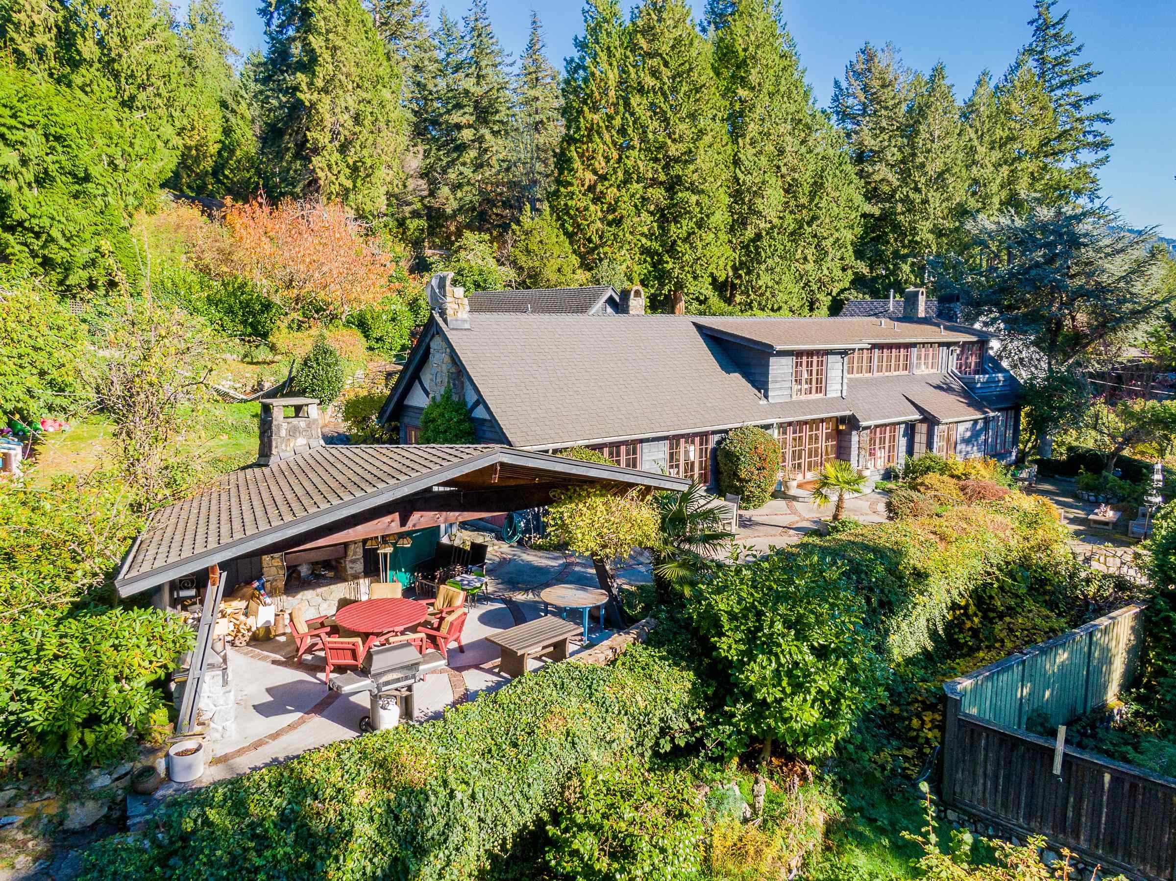 4441 Piccadilly North Road, Olde Caulfeild