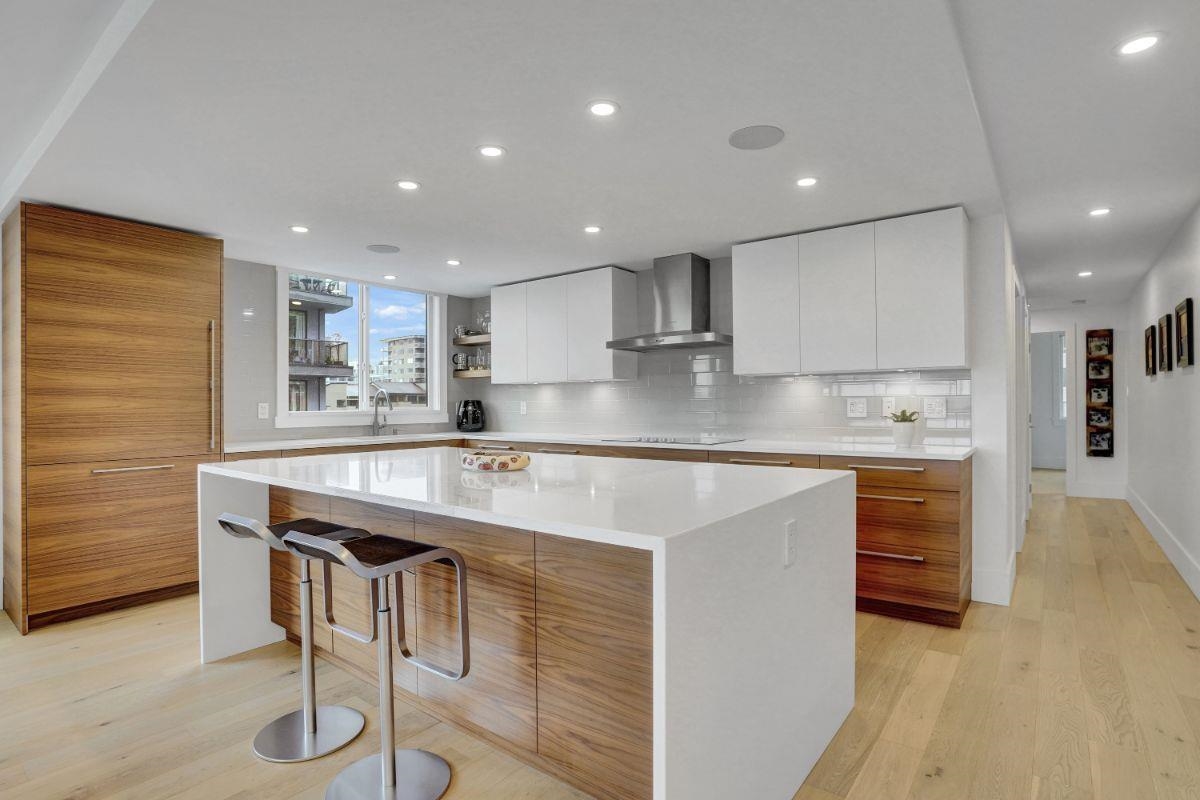 402 475 13th Street, Ambleside