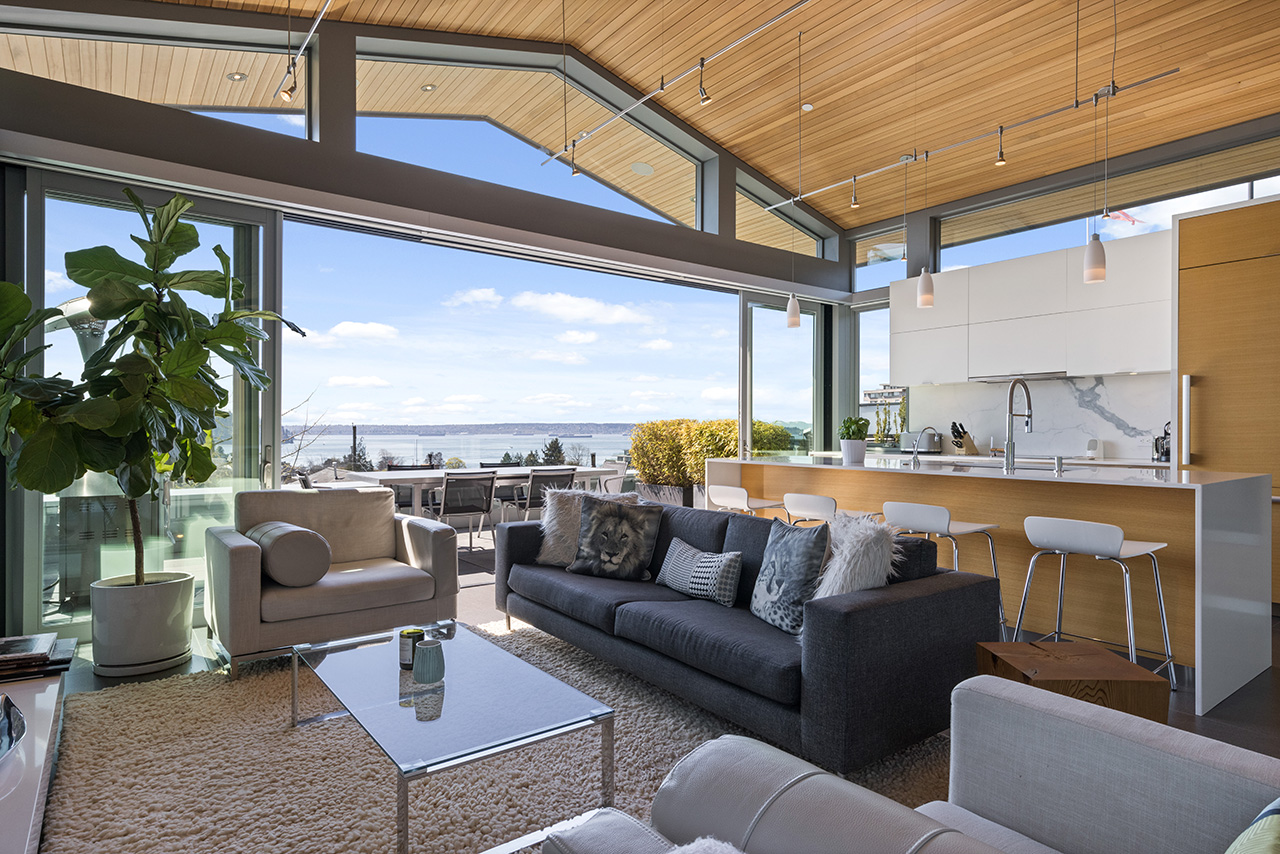 1206 Esquimalt Avenue, Ambleside