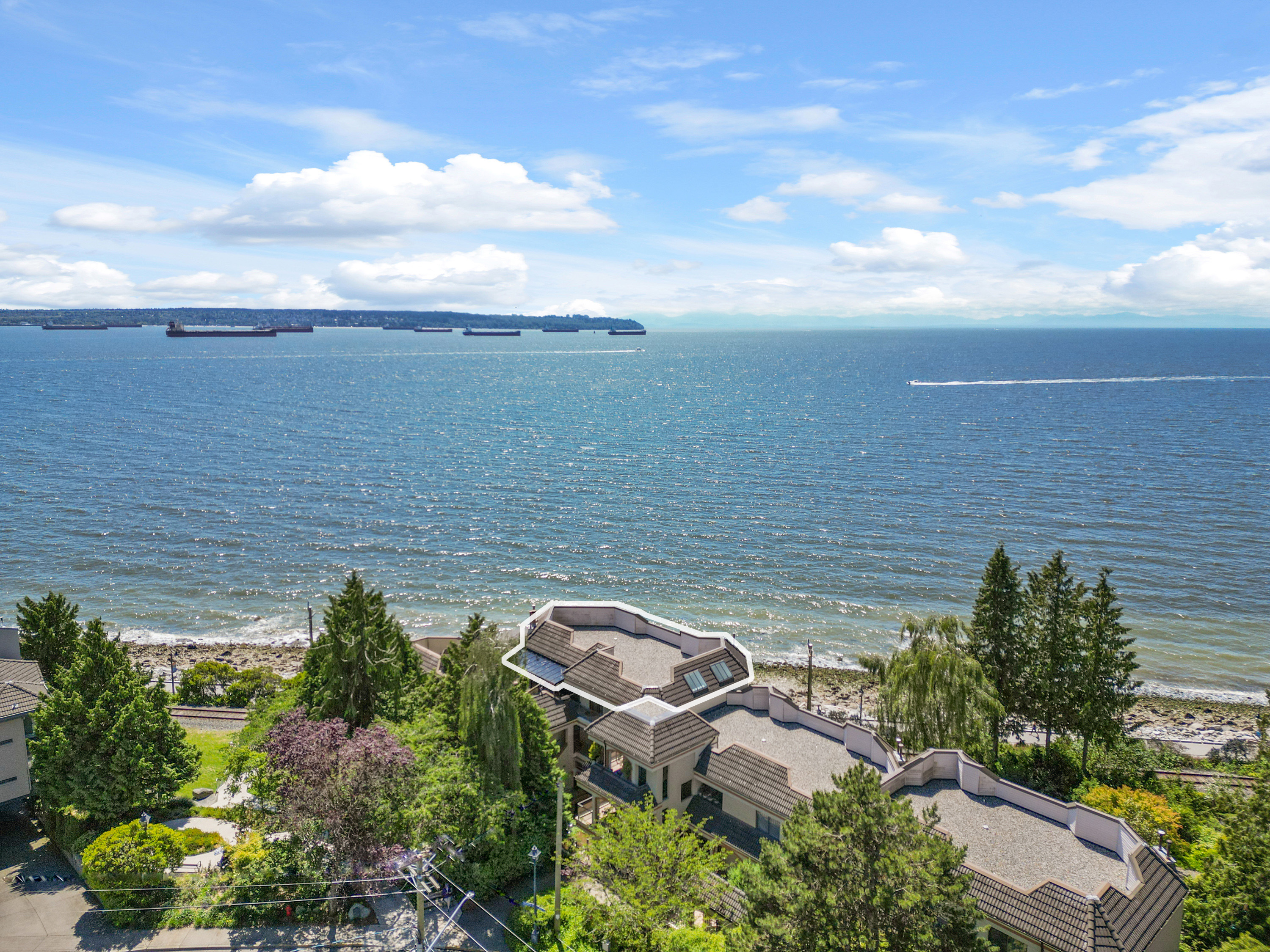 302 101 22nd Street, Dundarave