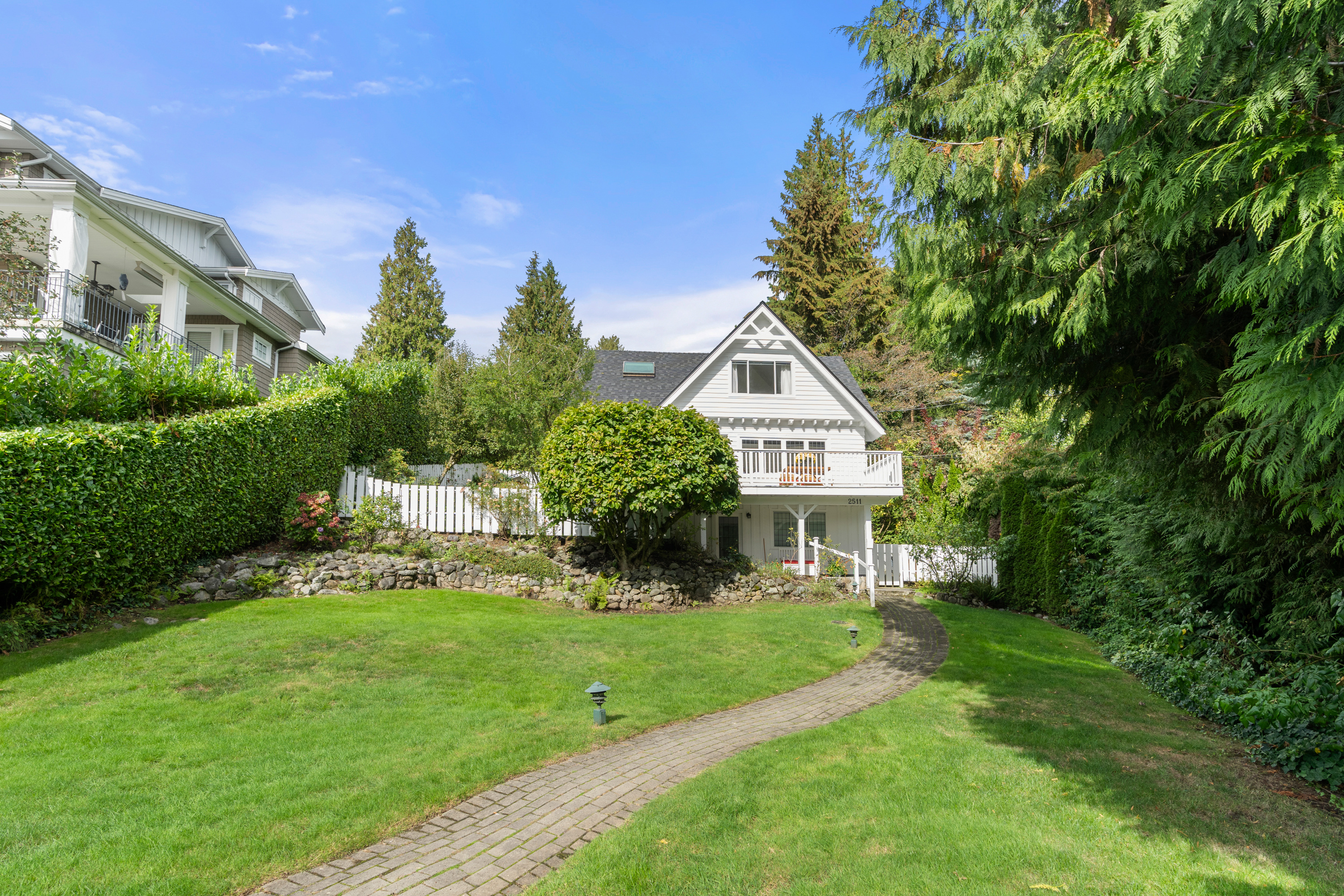 2511 Mathers Ave, Dundarave