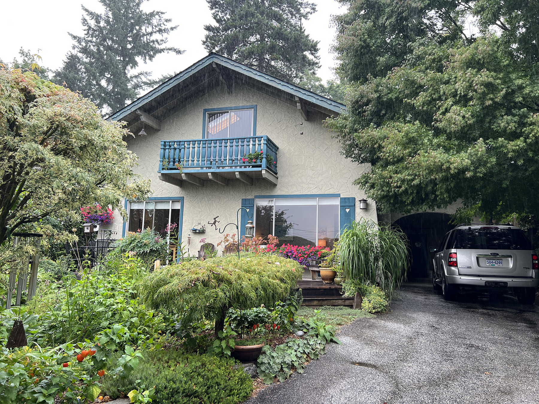 4488 Epps Ave, Deep Cove