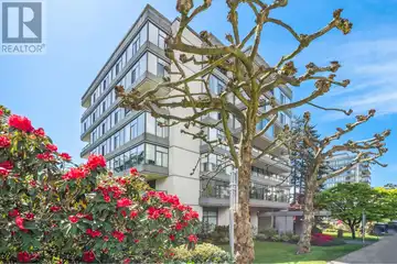 402 1420 Duchess Avenue, Ambleside