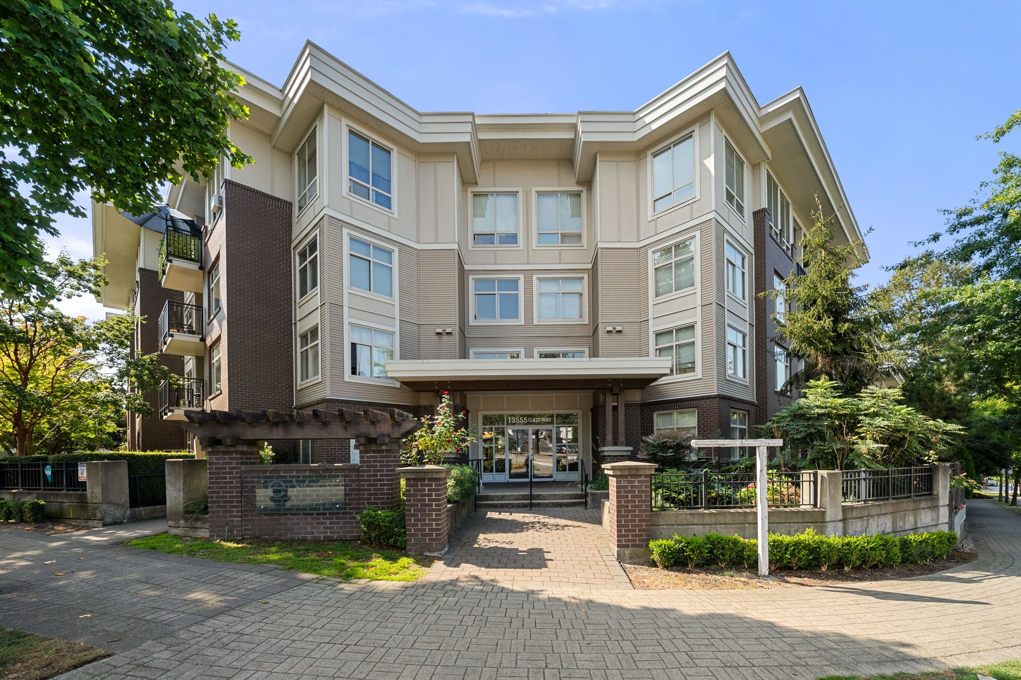 209 13555 Gateway Drive , Whalley
