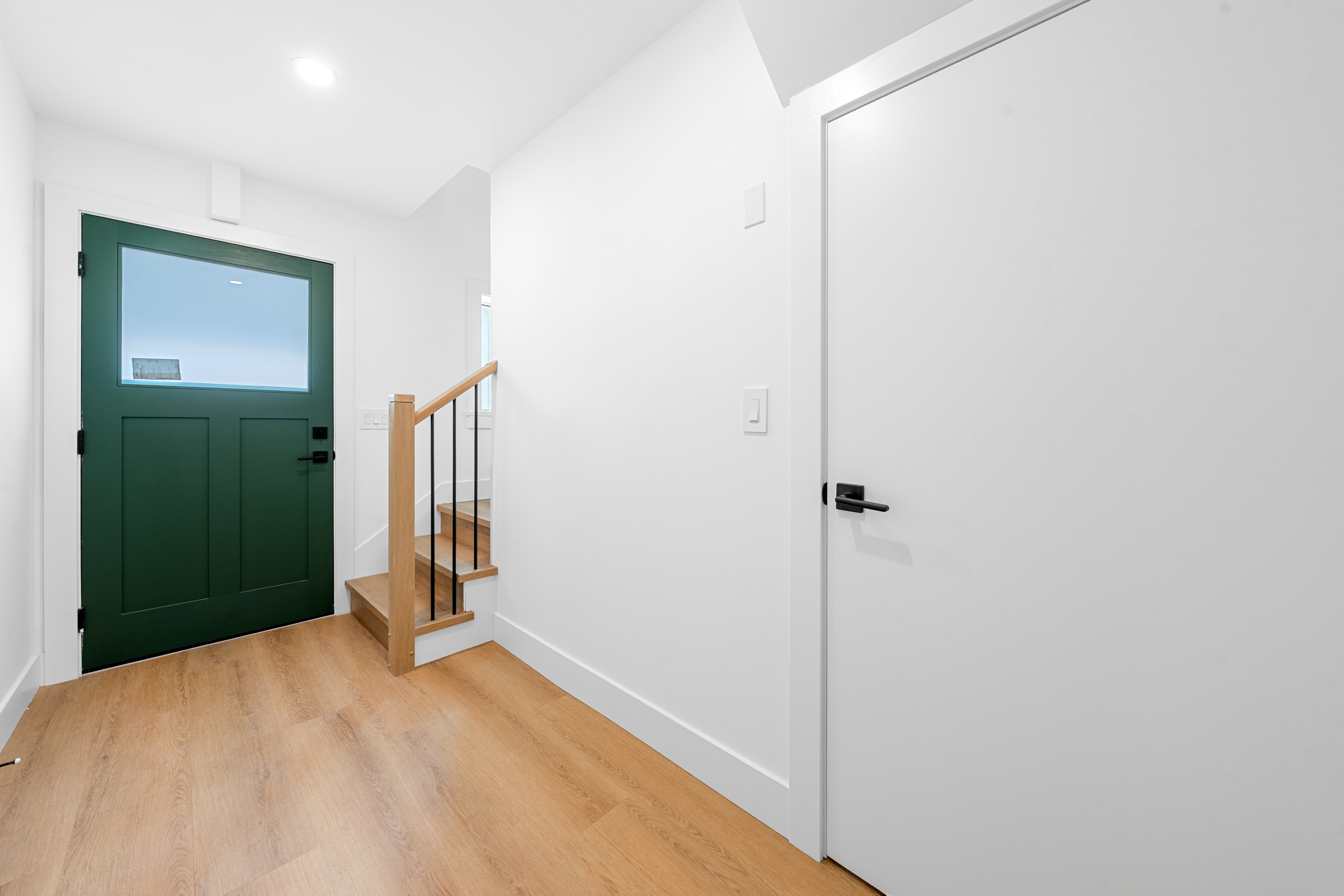 2526 McGill Street, Hastings Sunrise â€” photo 2