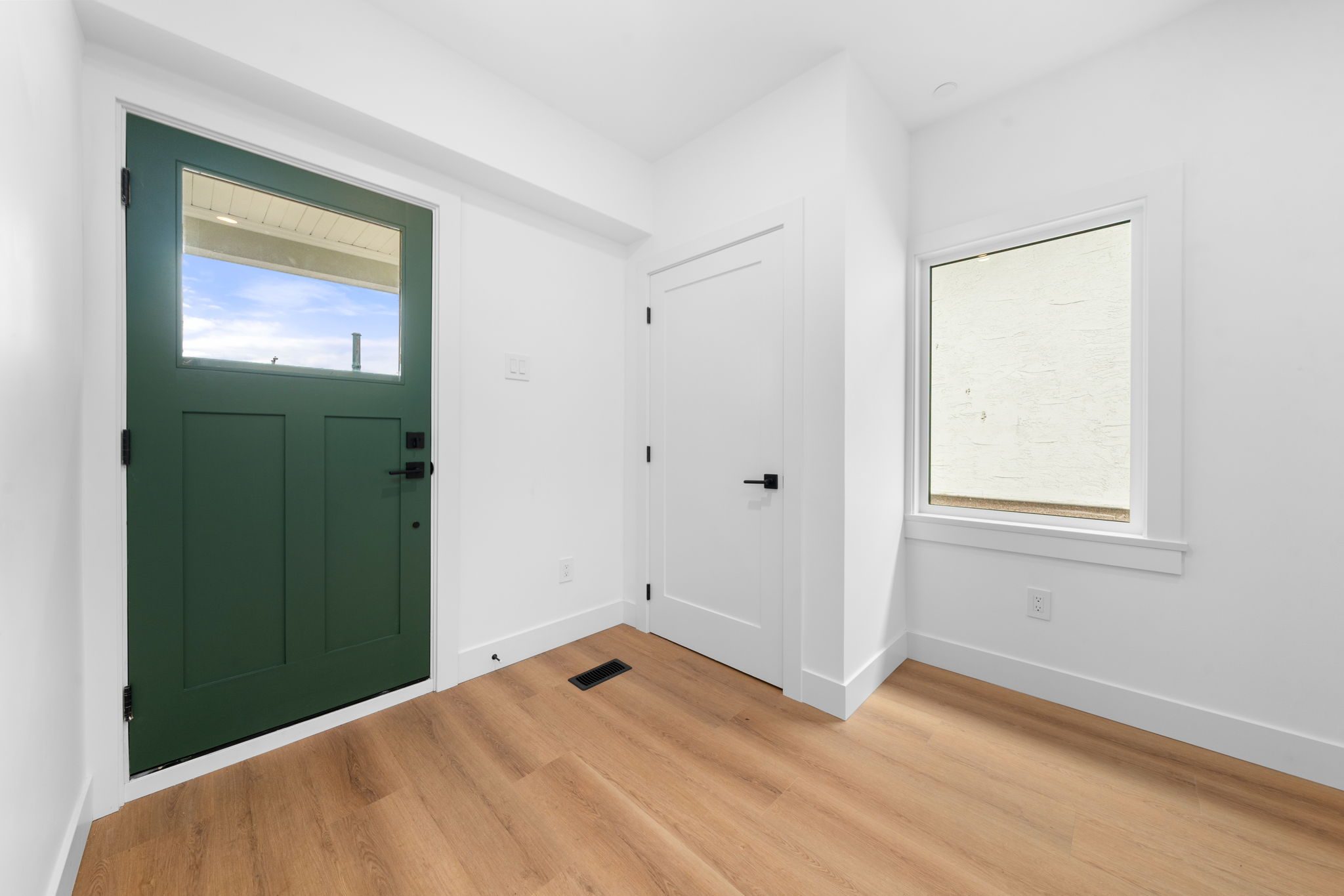 2530 McGill Street, Hastings Sunrise â€” photo 4
