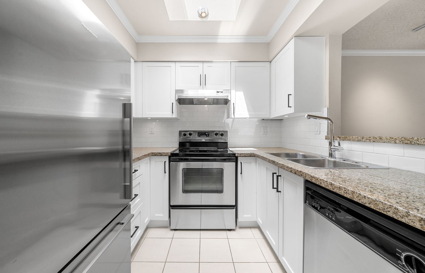 301 235 W 4th Street, Lower Lonsdale â€” photo 4