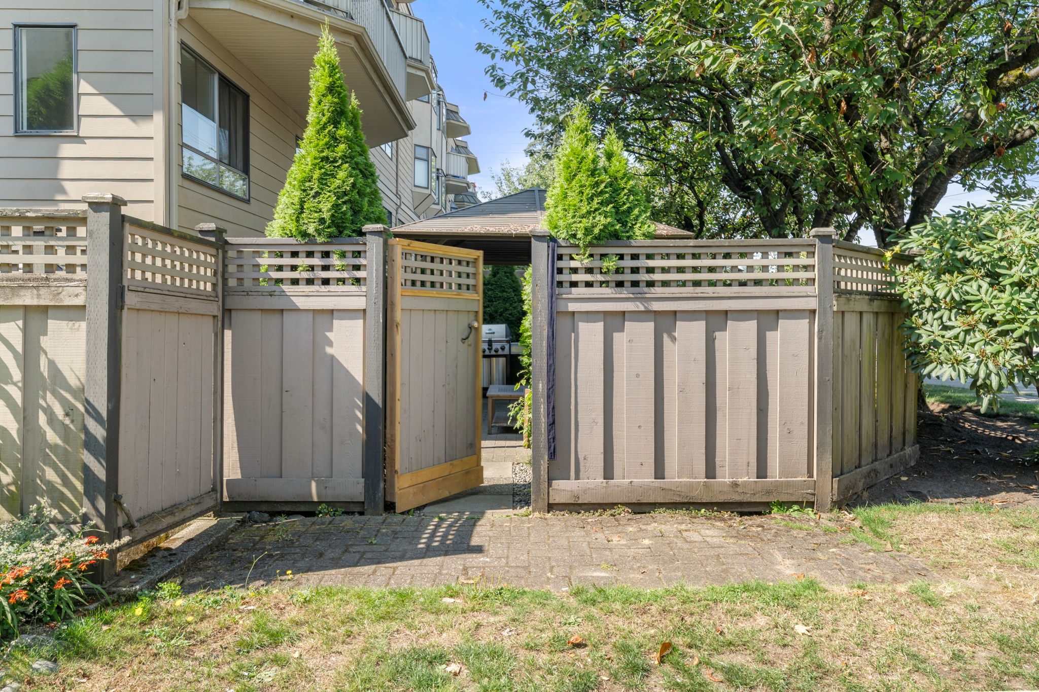 112 777 Eighth Street, New Westminster â€” photo 2